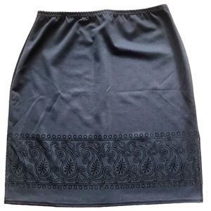 Y2K black mini skirt double side slits elastic waist velvet paisley appliqué hem